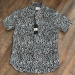 Sunrise Kingdom Men’s Small 100%Cotton NEW Button Up Shirt‎ Animal Print